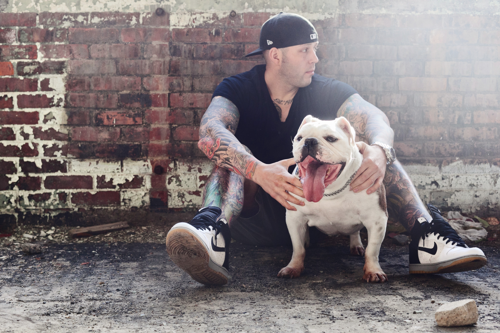 Dogs_with_tattooed_owners_04