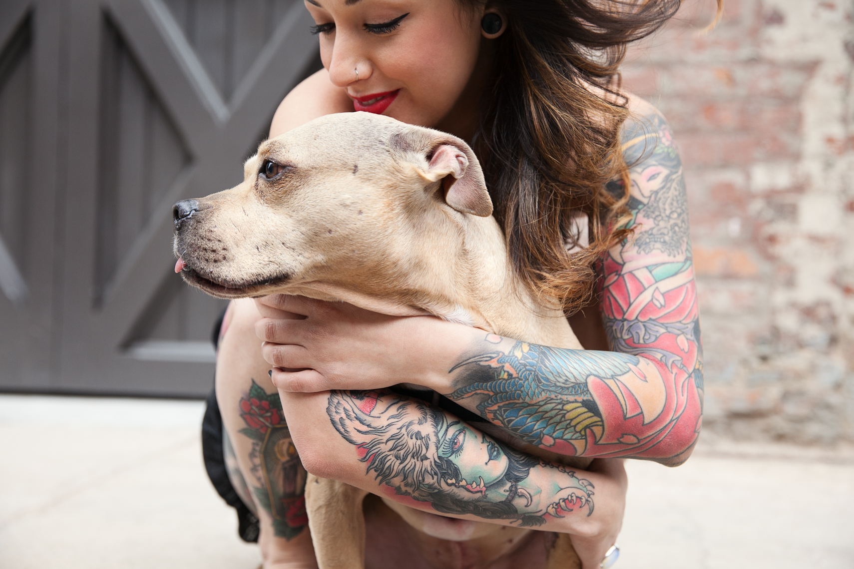 Dogs_with_tattooed_owners_05