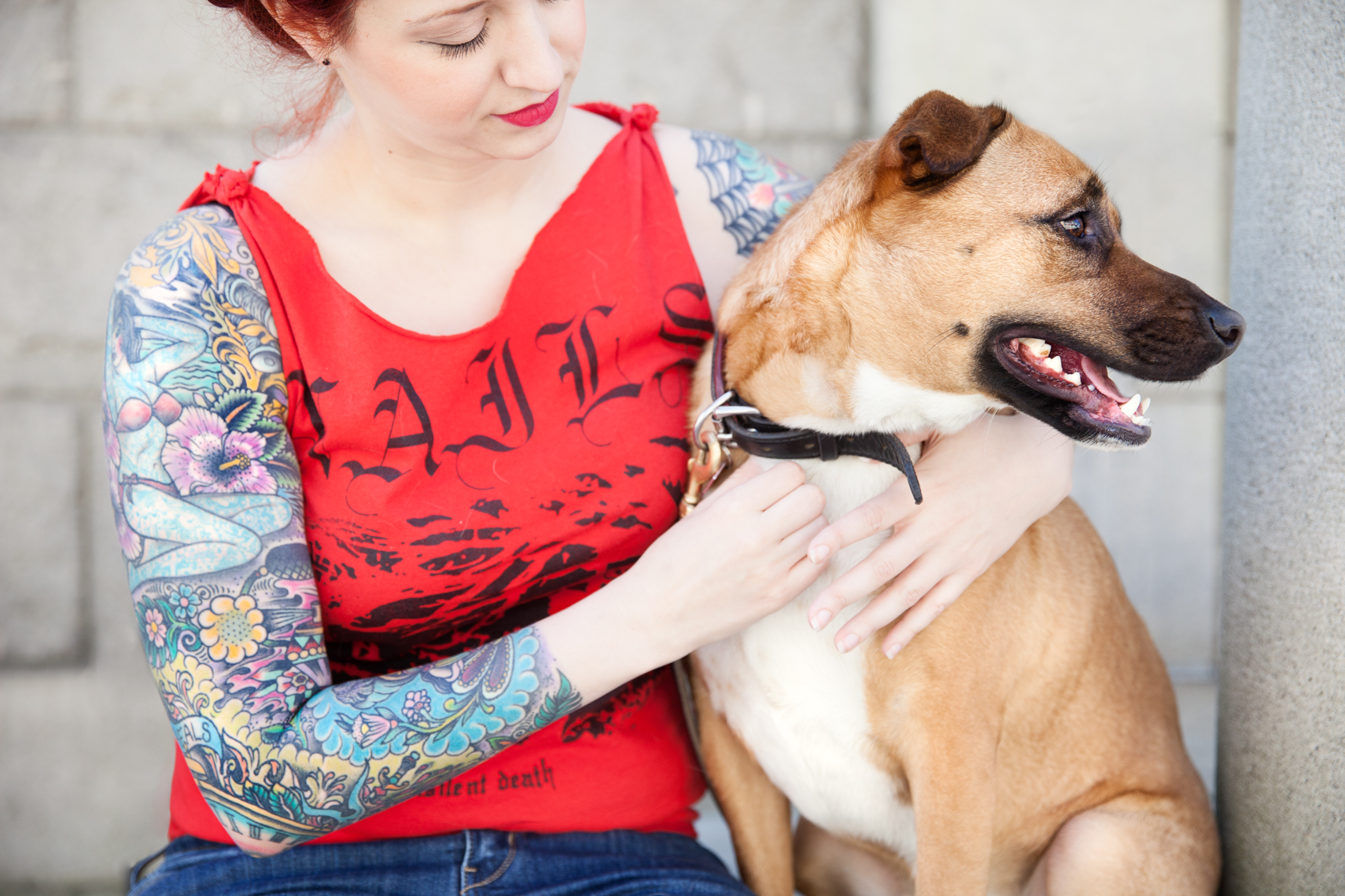 Dogs_with_tattooed_owners_23
